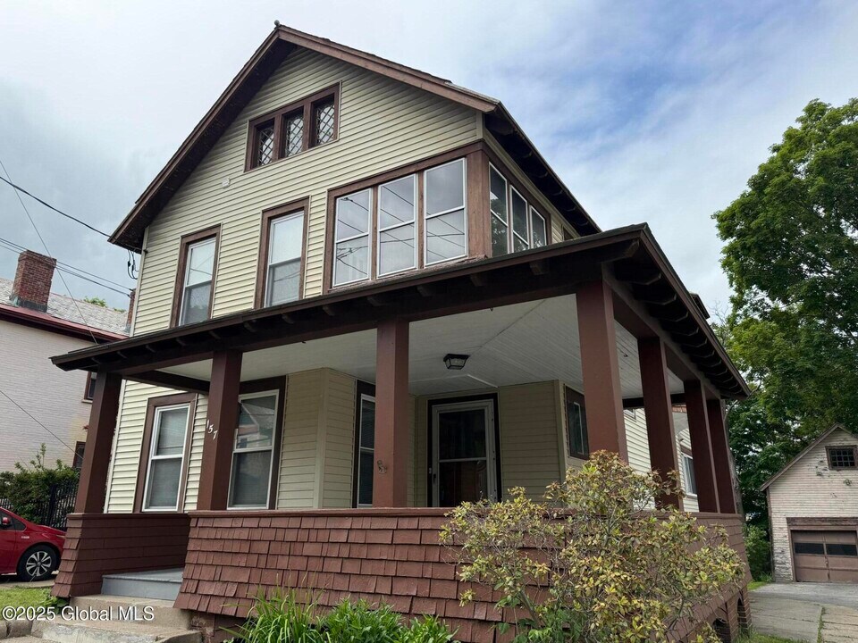 157 Washington St in Saratoga Springs, NY - Building Photo