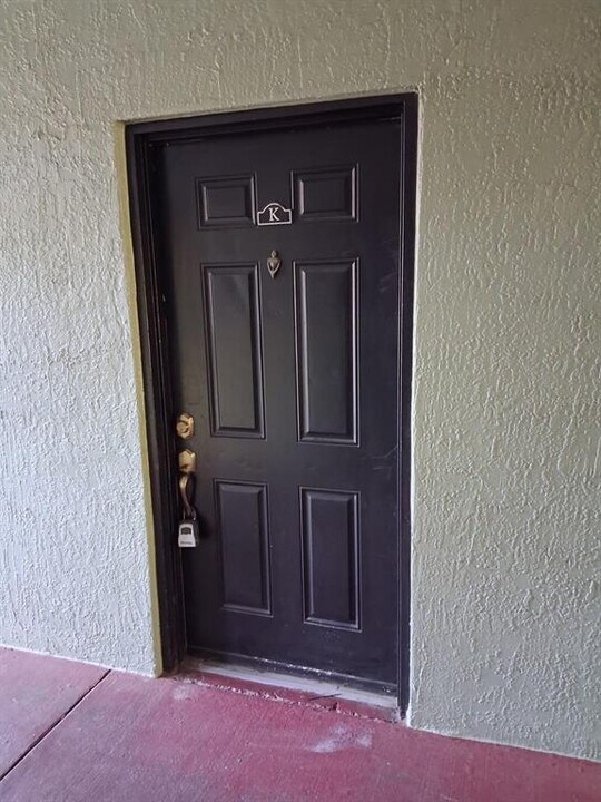 2031 Dixie Belle Dr in Orlando, FL - Building Photo