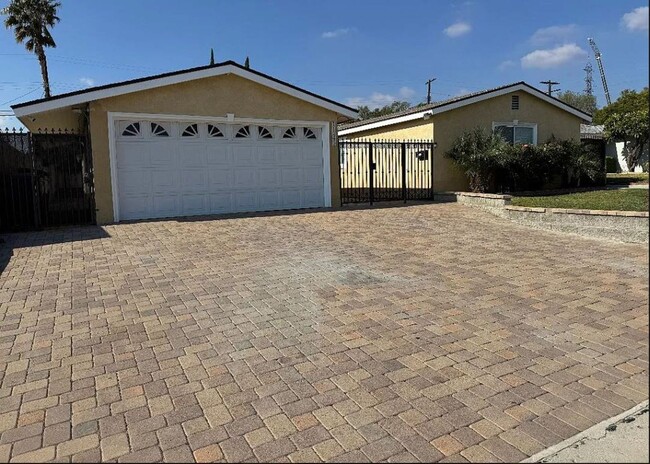 11243 Paso Robles Ave in Los Angeles, CA - Building Photo - Building Photo
