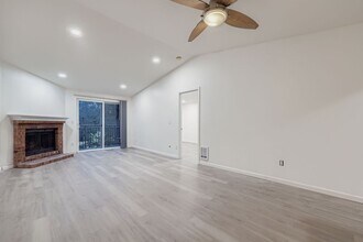 12642 100th Ln NE in Kirkland, WA - Building Photo - Building Photo