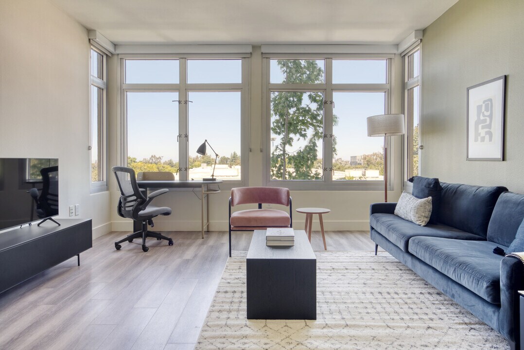 2400 W El Camino Real in Mountain View, CA - Building Photo