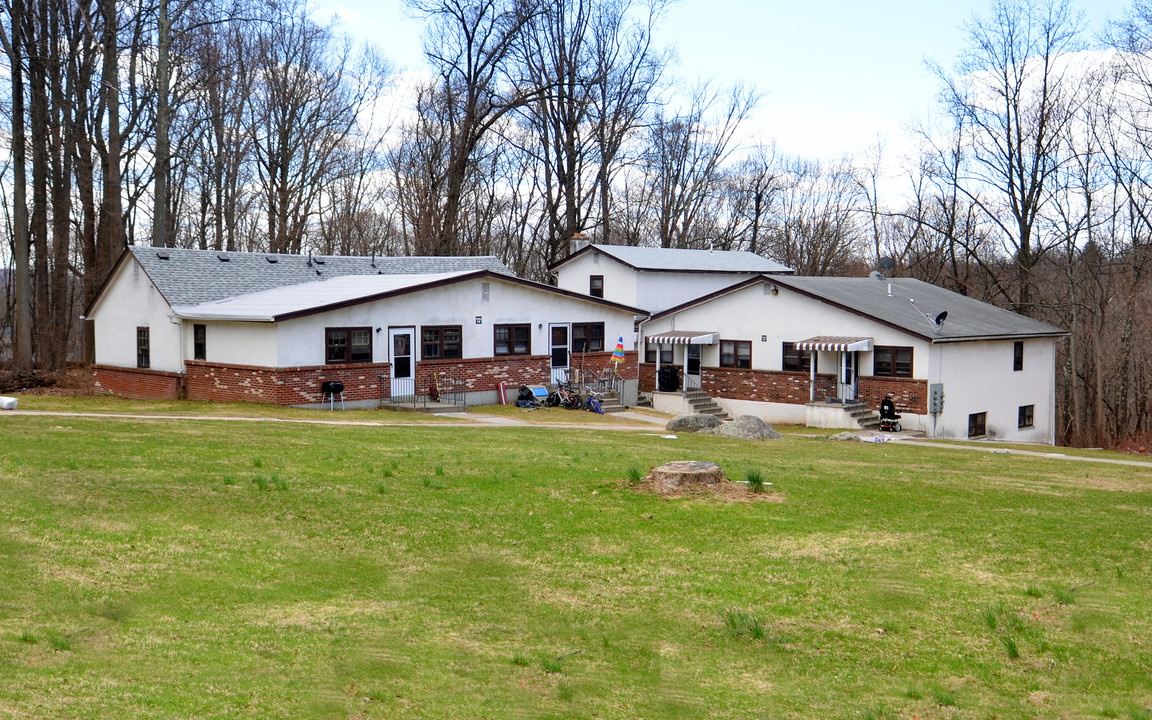 3479 Lexington Ave in Mohegan Lake, NY - Foto de edificio