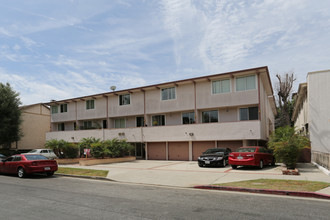 1615 Greenfield Ave in Los Angeles, CA - Building Photo - Primary Photo