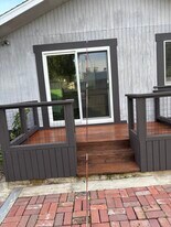 713 Amoroso Pl, Unit 713 in Venice, CA - Building Photo