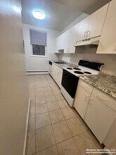 17 Green St, Unit B1 in Brookline, MA - Foto de edificio - Building Photo