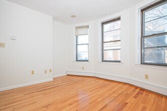 29 William St, Unit 22 in Worcester, MA - Building Photo - Building Photo