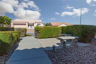 10709 Shackleton Dr in Las Vegas, NV - Building Photo - Building Photo
