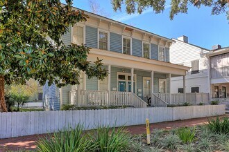 303 W Park Ave, Unit D in Savannah, GA - Building Photo - Building Photo