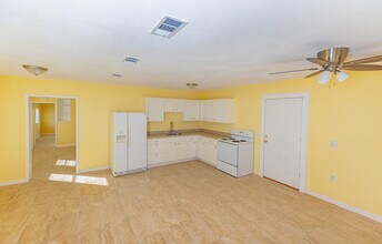 6128 Townsend Rd, Unit 1 in Jacksonville, FL - Foto de edificio - Building Photo