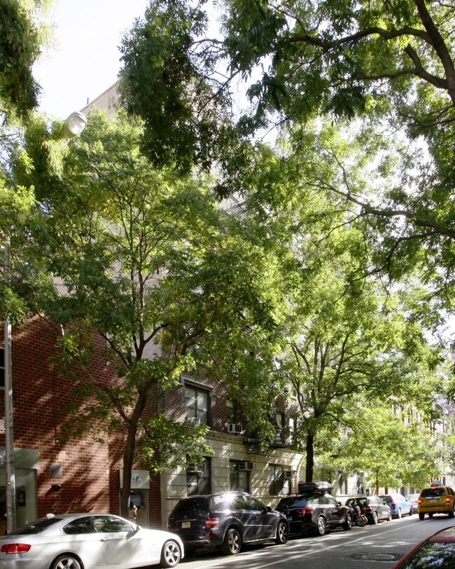 Chelsea Hall in New York, NY - Foto de edificio - Building Photo