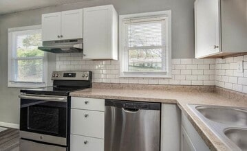 4712 E 44th St in Kansas City, MO - Building Photo - Building Photo