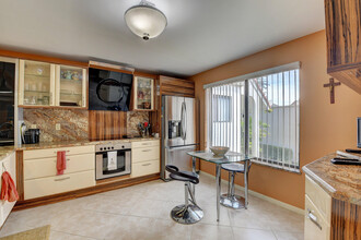 5631 Fairway Park Dr in Boynton Beach, FL - Building Photo - Building Photo