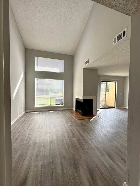 Park South at Deerwood in Jacksonville, FL - Foto de edificio