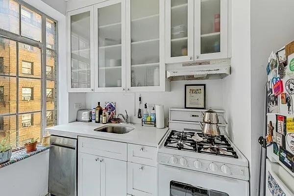 333 W 56th St in New York, NY - Building Photo - Building Photo