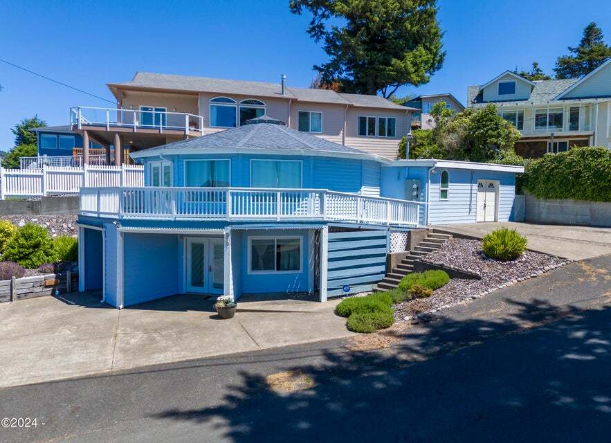 510 SW Coast Ave in Depoe Bay, OR - Building Photo