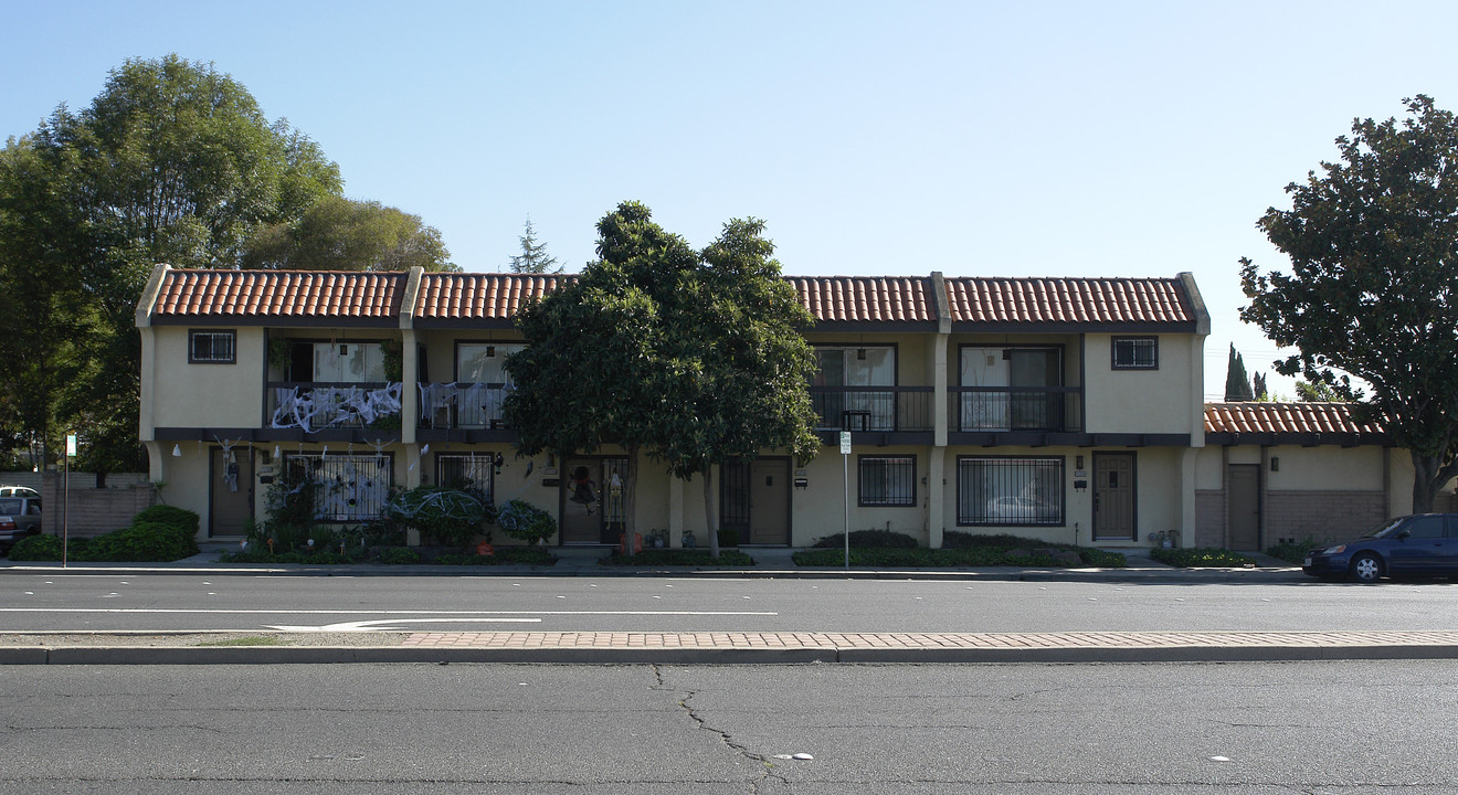 15272 Hesperian Blvd in San Leandro, CA - Building Photo