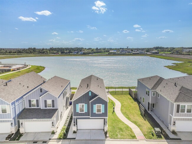 2402 Shoreline Dr in Clear Lake Shores, TX - Building Photo - Building Photo