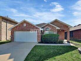 909 Remington Dr in Saginaw, TX - Building Photo