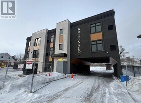 60 Donald St in Barrie, ON - Building Photo