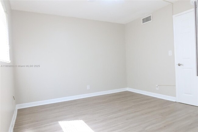 1010 SE 15th St, Unit 110 in Fort Lauderdale, FL - Building Photo - Building Photo