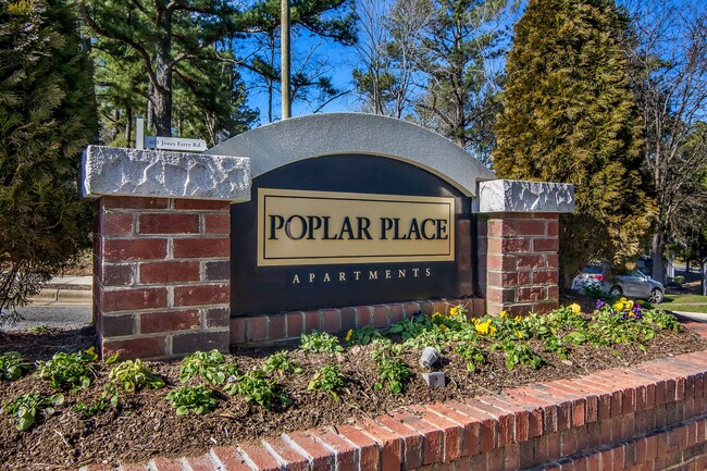 Poplar Place in Carrboro, NC - Foto de edificio - Building Photo