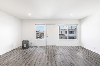 5005 August St in Los Angeles, CA - Building Photo - Building Photo