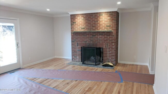 82 Cos Cob Ave in Greenwich, CT - Building Photo - Building Photo