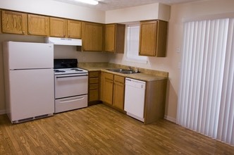 Oxford Townhouses in Morrow, GA - Building Photo - Interior Photo