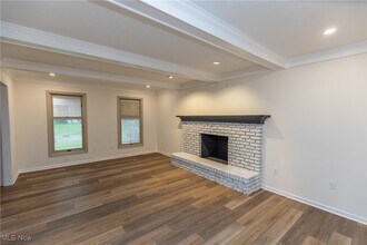 17016 Greenwood Dr in Strongsville, OH - Building Photo - Building Photo