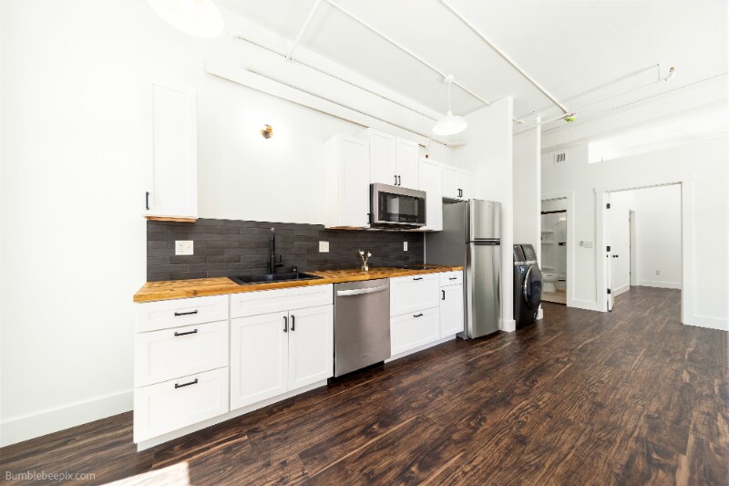 7 S Howard St in Spokane, WA - Building Photo