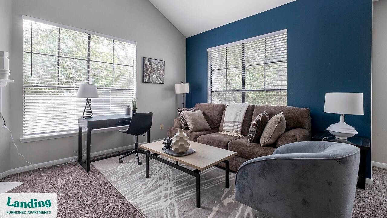 2323 Eldridge Pkwy in Houston, TX - Building Photo