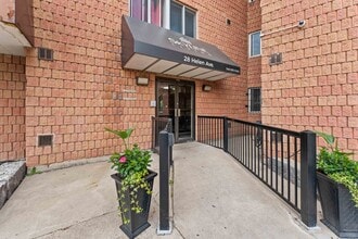 28-28 Helen Ave in Brantford, ON - Building Photo - Building Photo