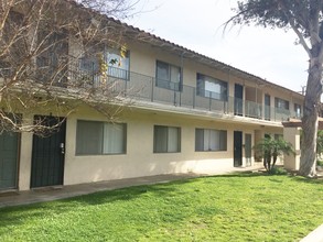 Greenwood in Montebello, CA - Foto de edificio - Building Photo