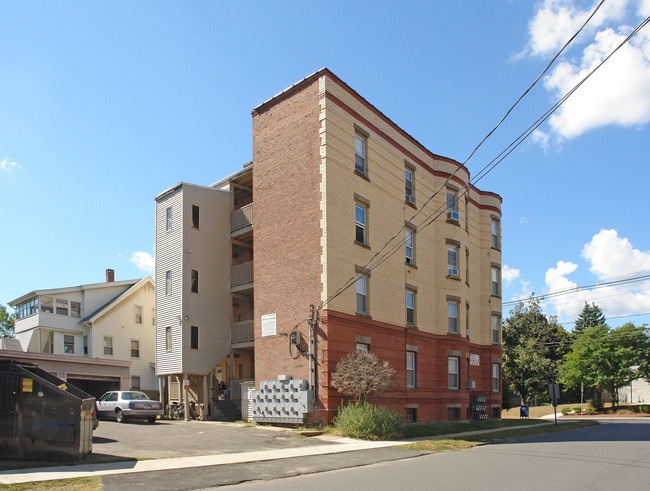 218 West St in Bristol, CT - Foto de edificio - Building Photo
