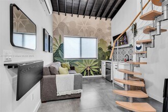 1642 SW 16th St in Miami, FL - Foto de edificio - Building Photo