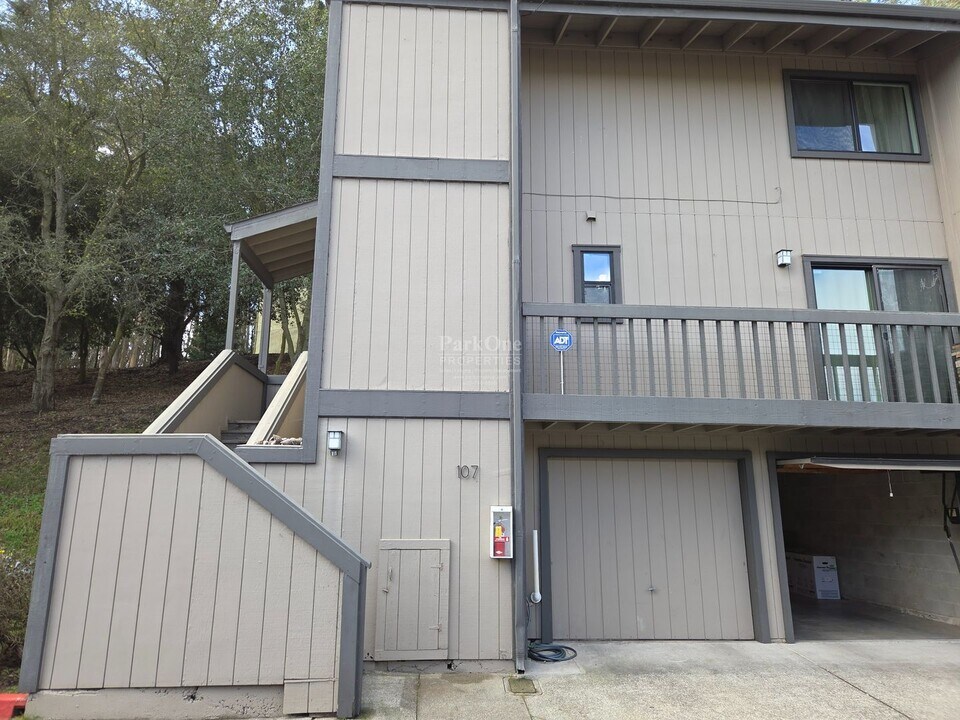 107 Vista Heights Rd in El Cerrito, CA - Building Photo