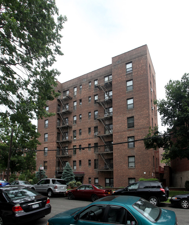 7505 113th St in Forest Hills, NY - Building Photo - Building Photo