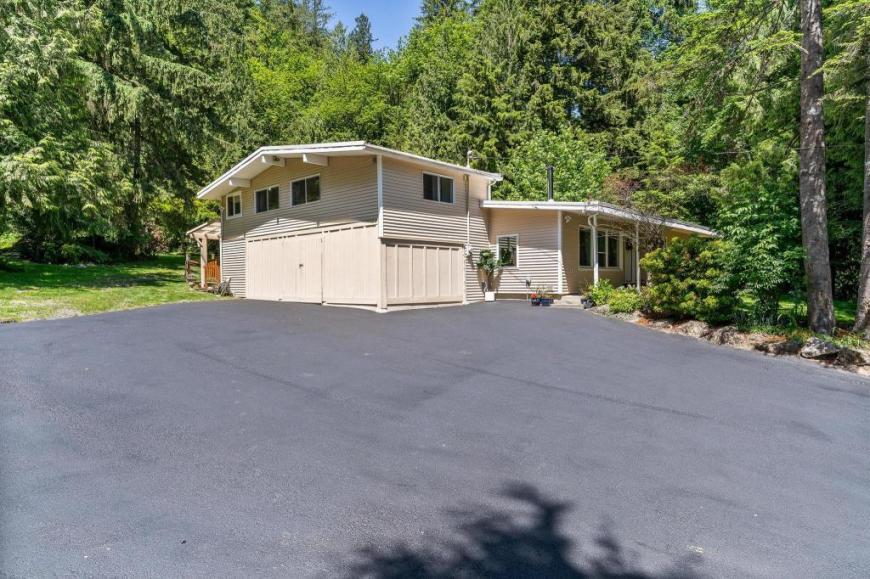 7041 Preston-Fall City Rd SE in Issaquah, WA - Building Photo