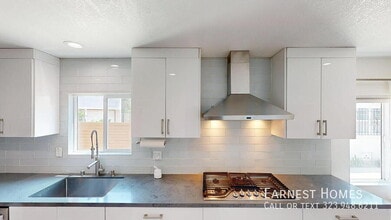 2918 S Norton Ave in Los Angeles, CA - Building Photo - Building Photo