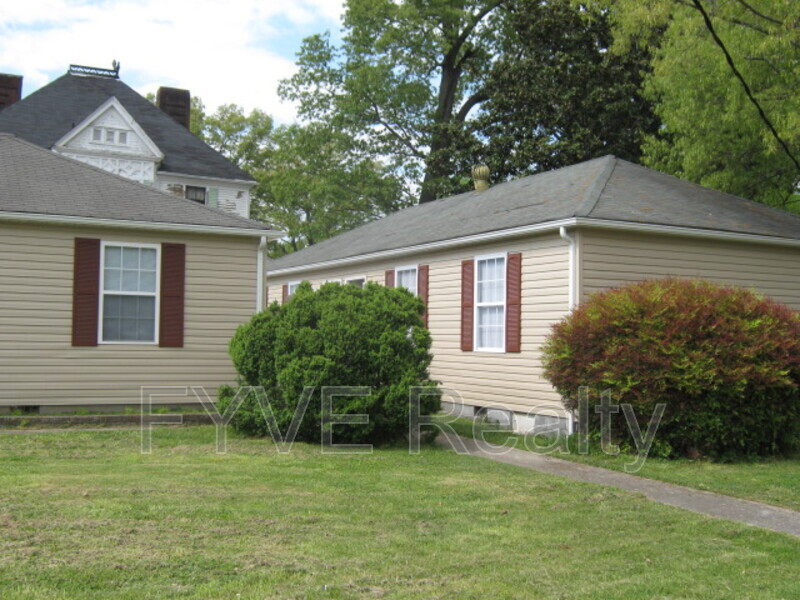 2021 Washington Pike in Knoxville, TN - Building Photo