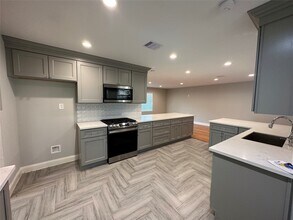 1701 Buchanan St in Pasadena, TX - Building Photo - Building Photo