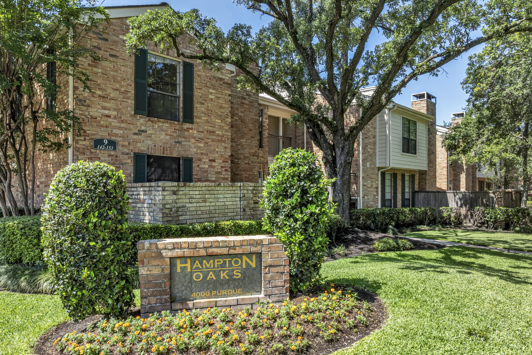 Hampton Oaks in Houston, TX - Building Photo