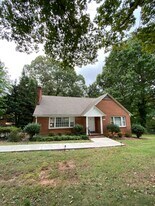1821 Waycross Dr in Winston-Salem, NC - Building Photo