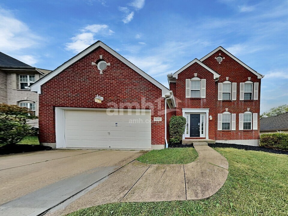 8267 Springleaf Lake Dr in Cincinnati, OH - Building Photo