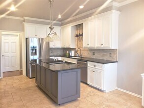 8000 Pleasant Oaks Dr in Edmond, OK - Building Photo - Building Photo