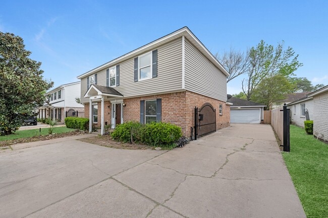 11319 Briar Forest Dr in Houston, TX - Building Photo - Building Photo