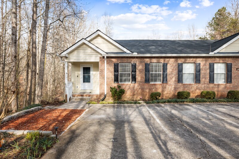 4051 Hidden Hollow Dr in Gainesville, GA - Foto de edificio