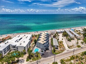 2400 N Beach Rd in Englewood, FL - Building Photo - Building Photo