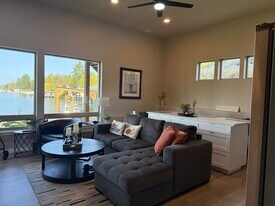 11321 S Lake Stevens Rd, Unit Studio in Lake Stevens, WA - Building Photo