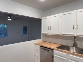 1373 Real Way Ln, Unit D - Hilltop Cottage in Alpine, CA - Foto de edificio - Building Photo